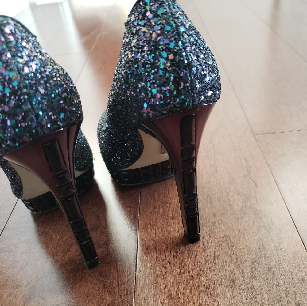 Heels - Picture 2 of 3
